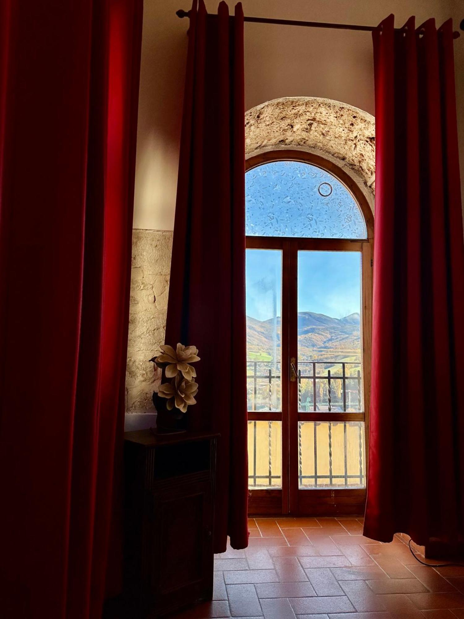 B&B Palazzo Sassatelli Cascia Exterior photo