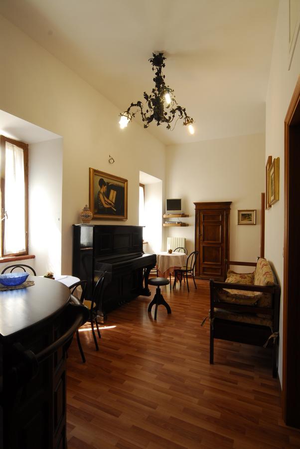 B&B Palazzo Sassatelli Cascia Exterior photo