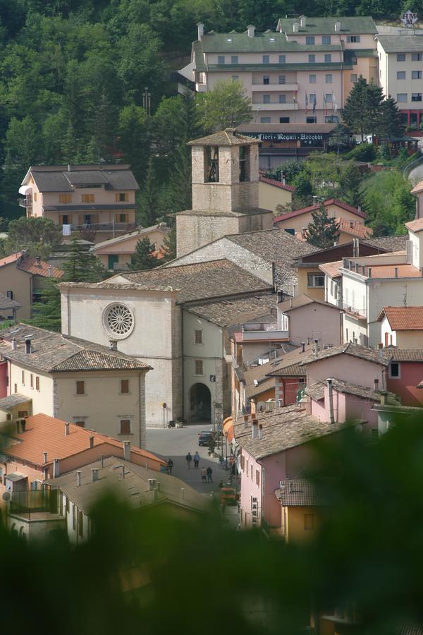 B&B Palazzo Sassatelli Cascia Exterior photo
