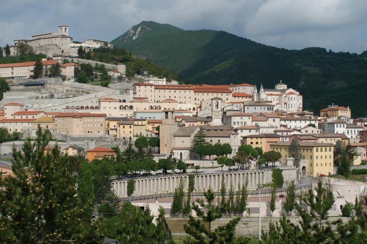 B&B Palazzo Sassatelli Cascia Exterior photo